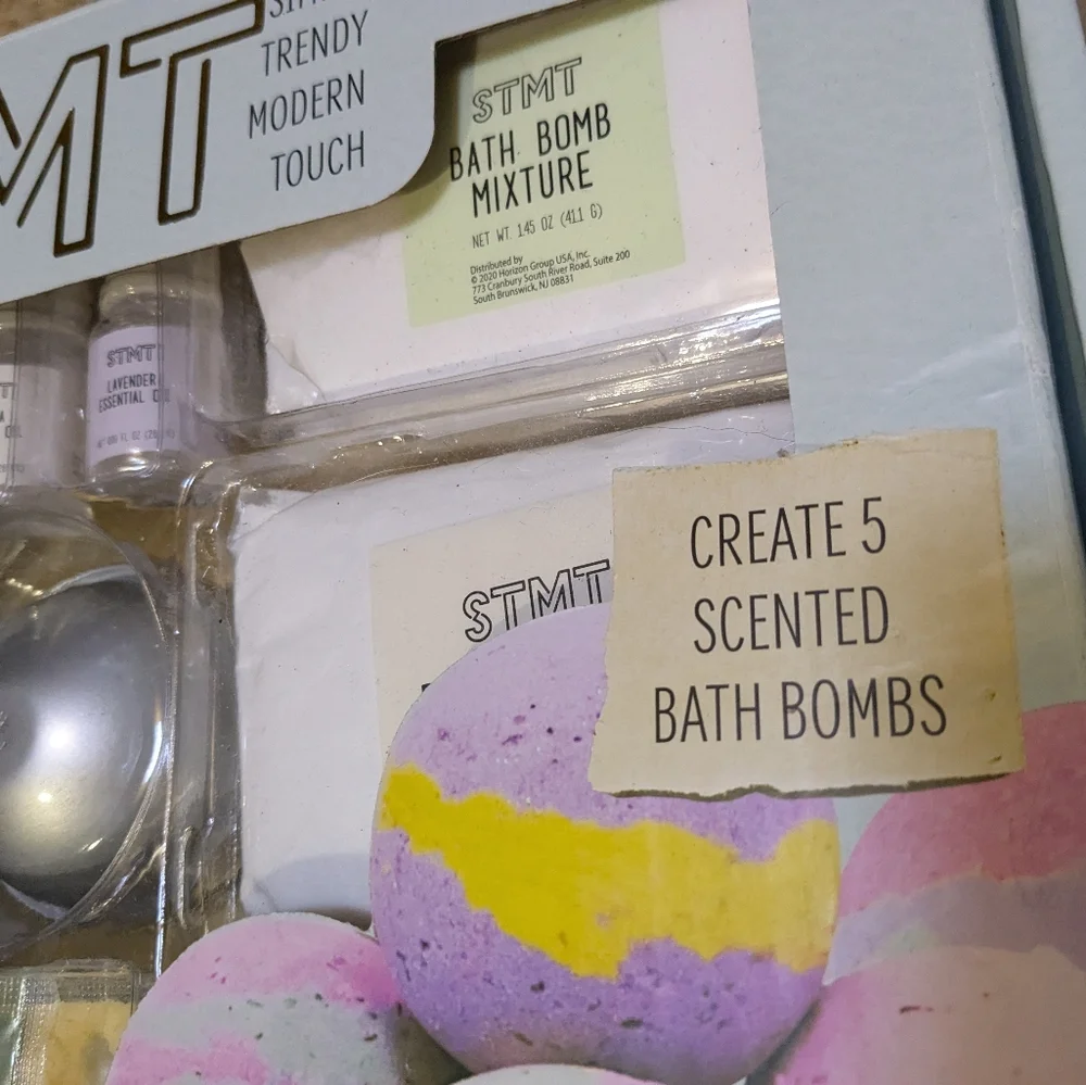 NWT STMT DIY Bath bomb making kit Pink Yellow